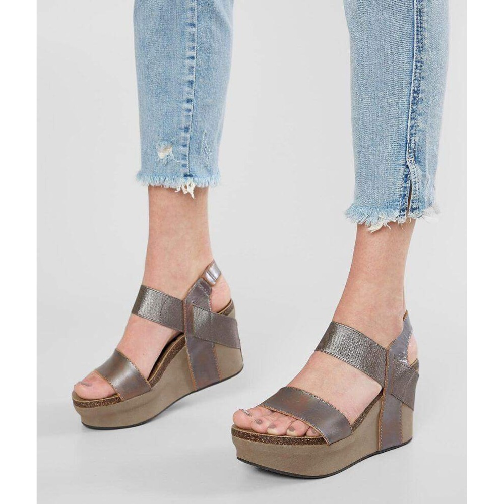 OTBT Bushnell Leather Wedge Sandal in Pewter size 10